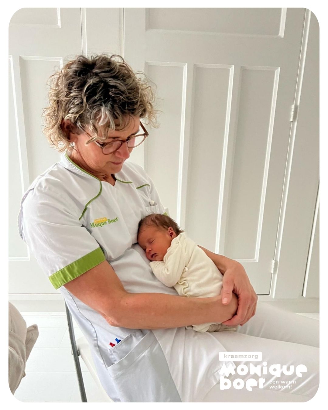 Baby van de maand shoot delen (9) kraamverzorgende
